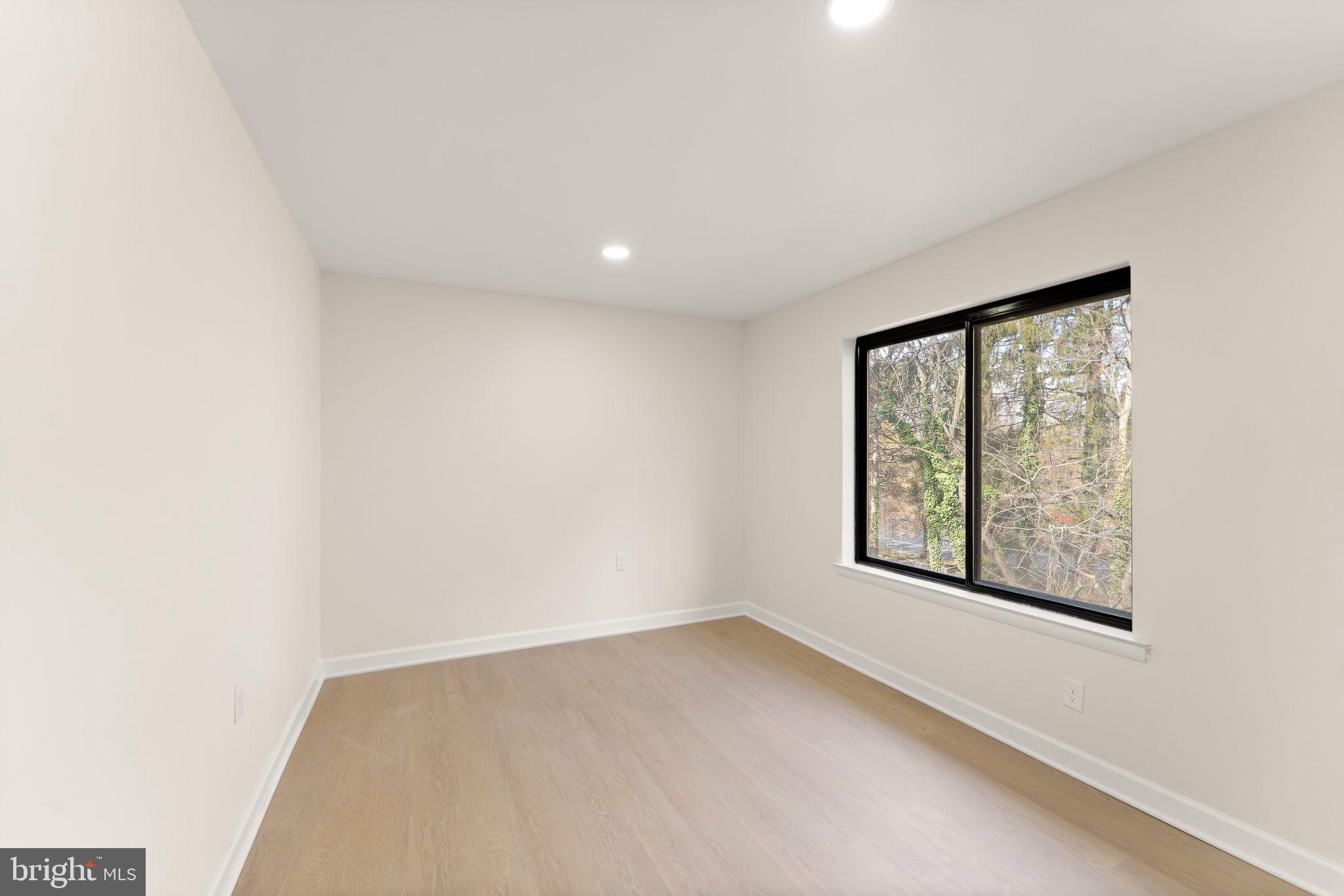 COUNTRY CLUB GREEN - Residential