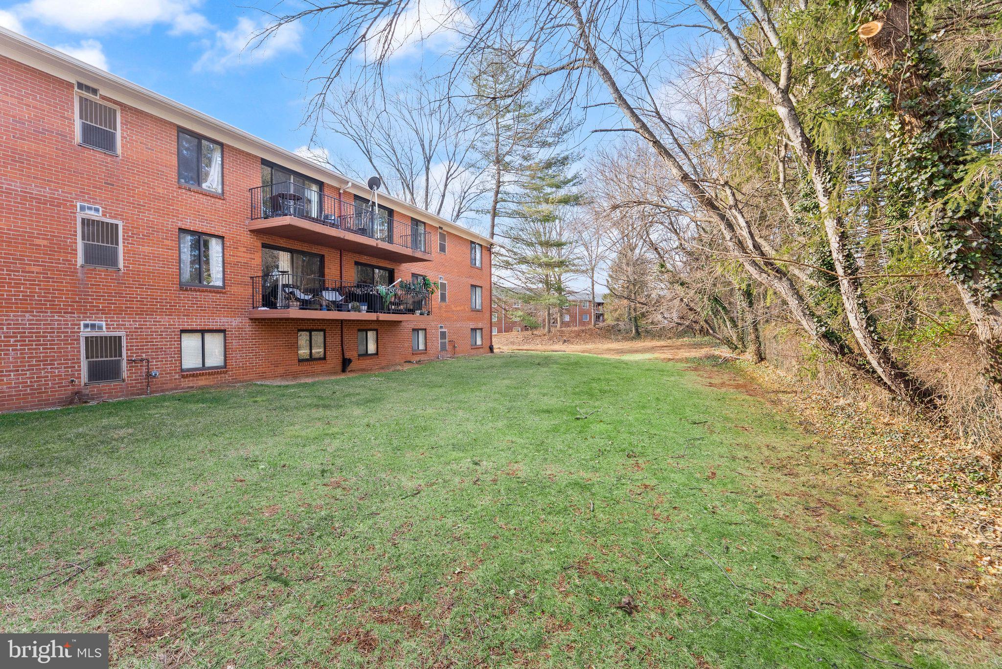 COUNTRY CLUB GREEN - Residential