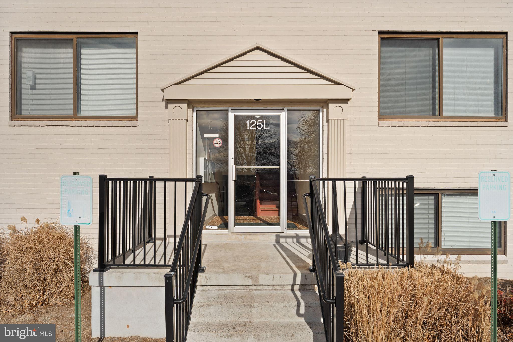 125 CLUBHOUSE DRIVE L SW L-9