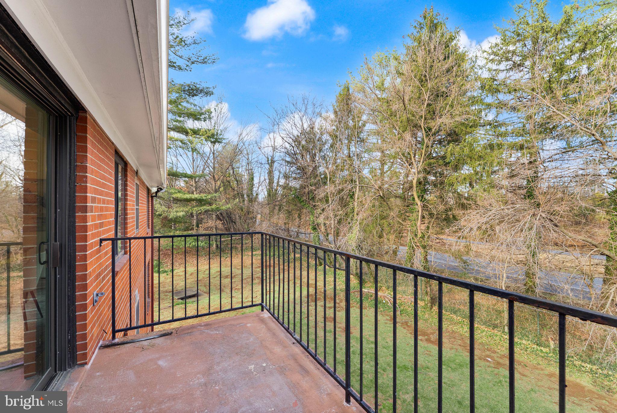 COUNTRY CLUB GREEN - Residential