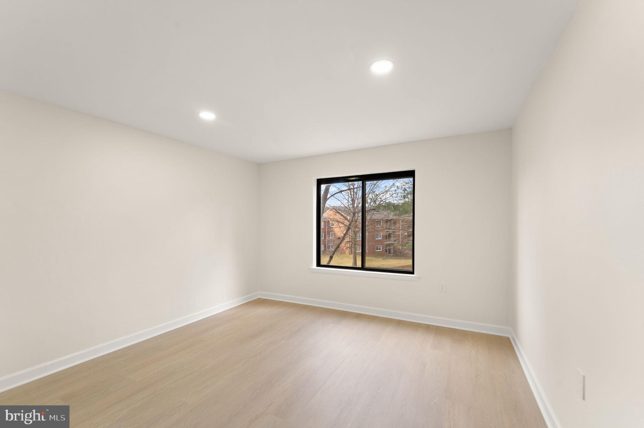 COUNTRY CLUB GREEN - Residential