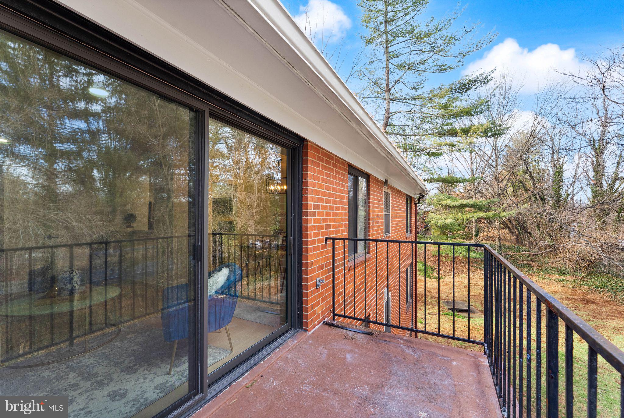 COUNTRY CLUB GREEN - Residential