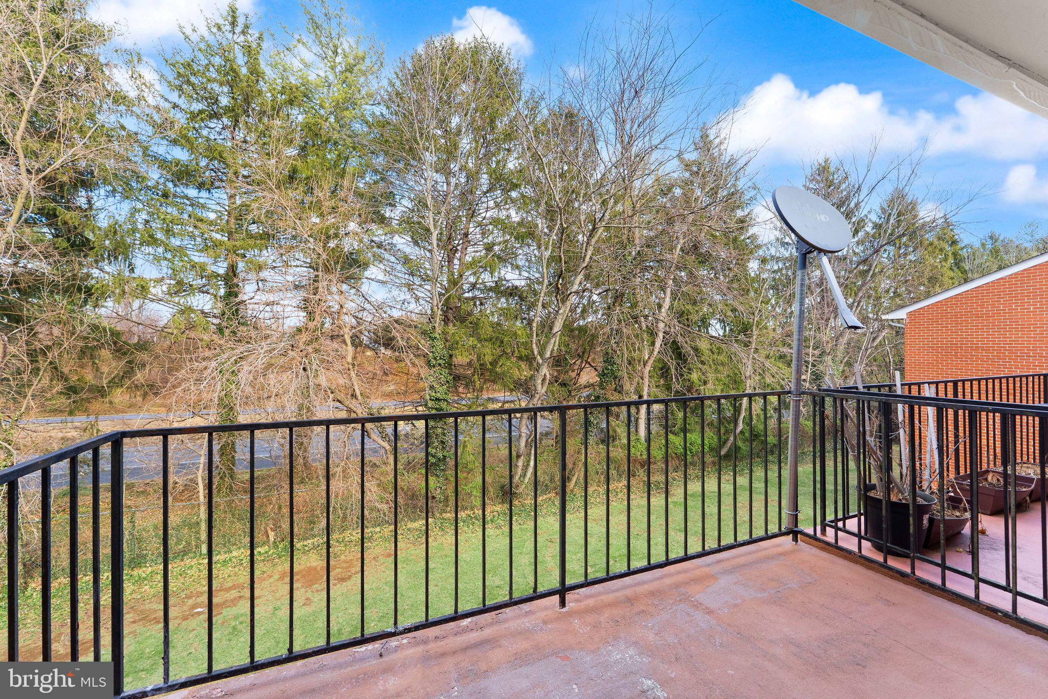 COUNTRY CLUB GREEN - Residential