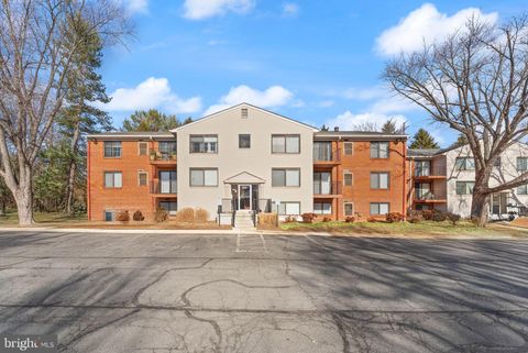 125 CLUBHOUSE DRIVE L SW L-9 LEESBURG VA 20175