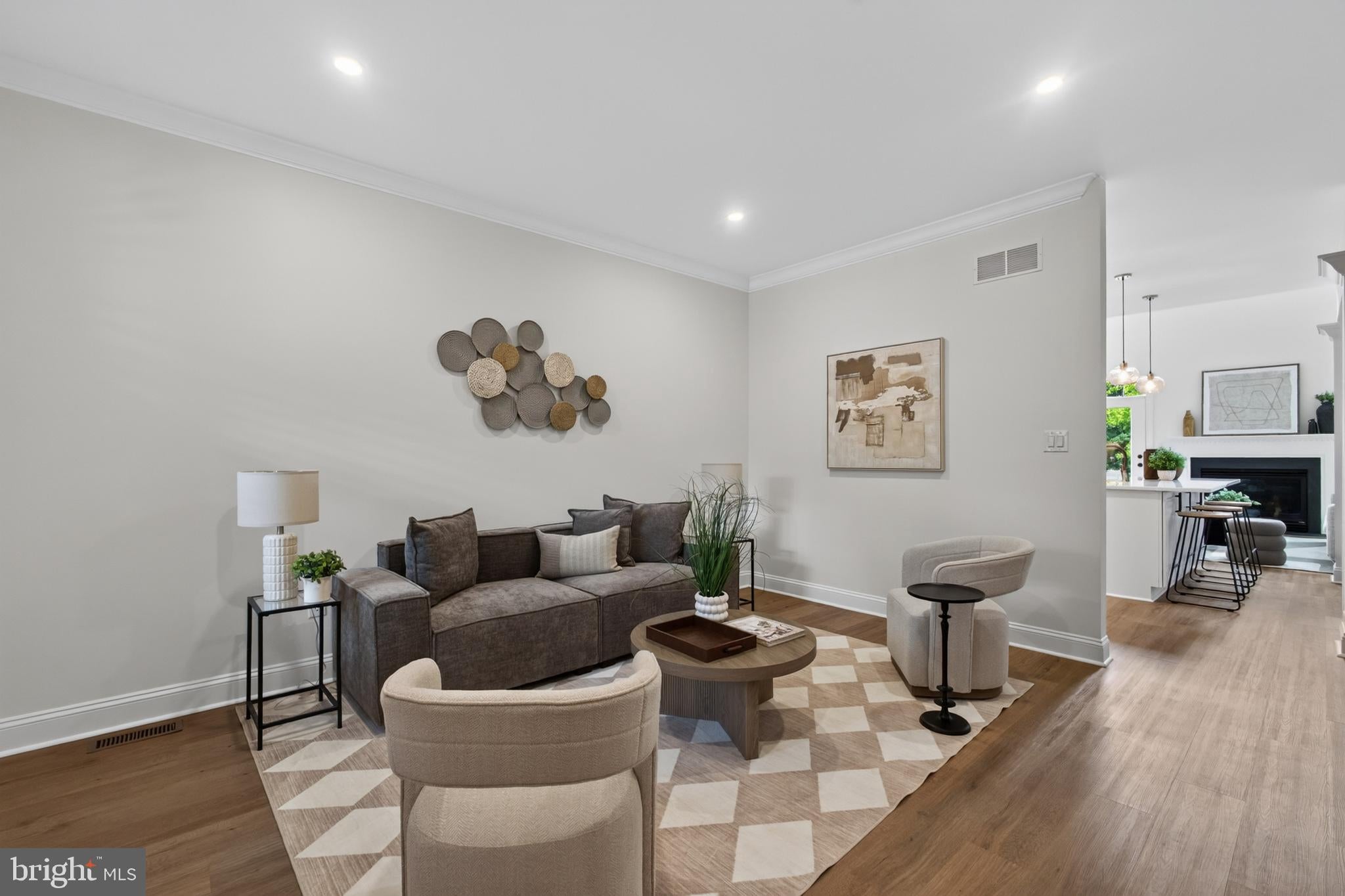 623 SAINT JAMES COURT