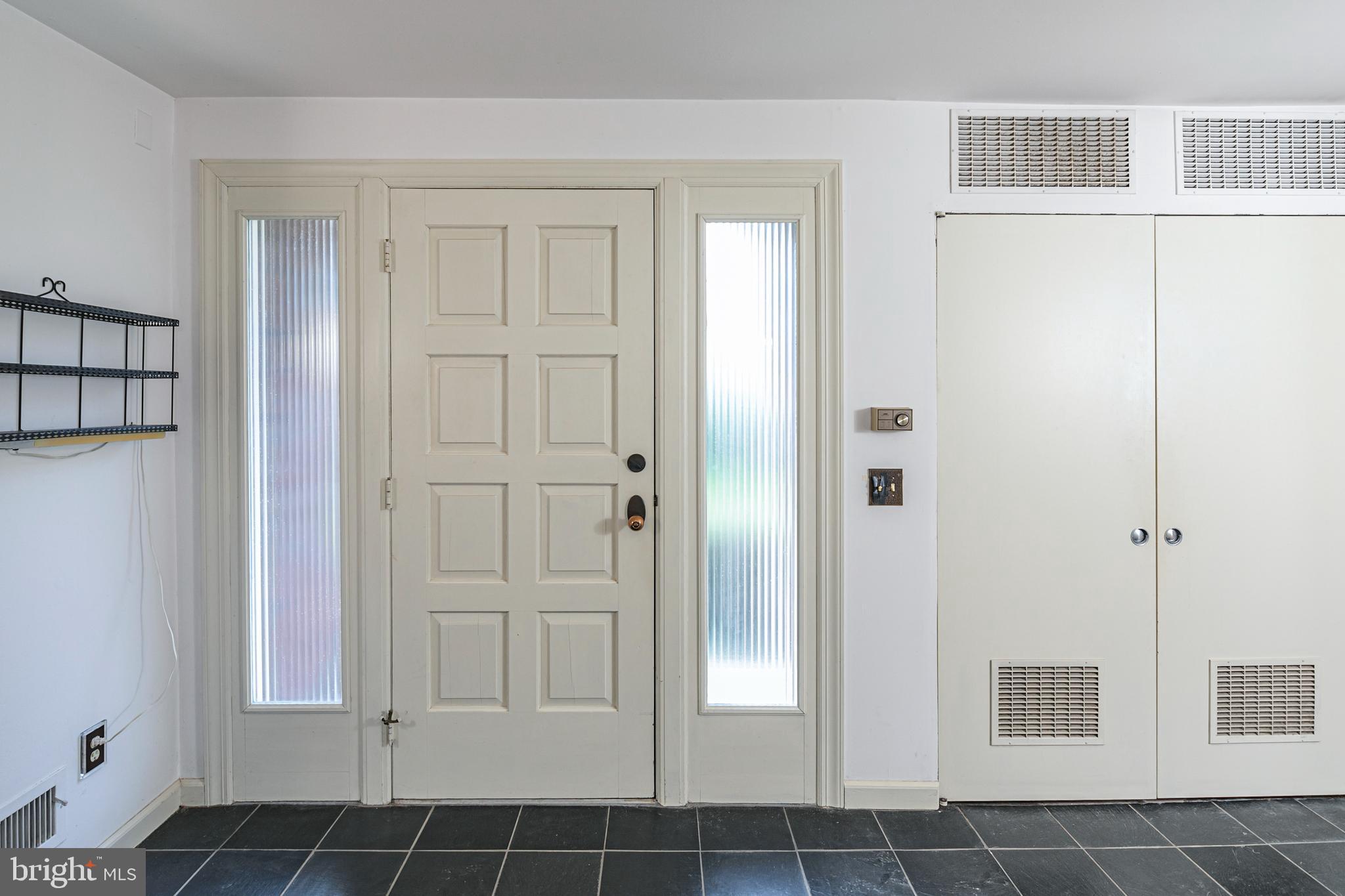 37 CONSTITUTION HILL W