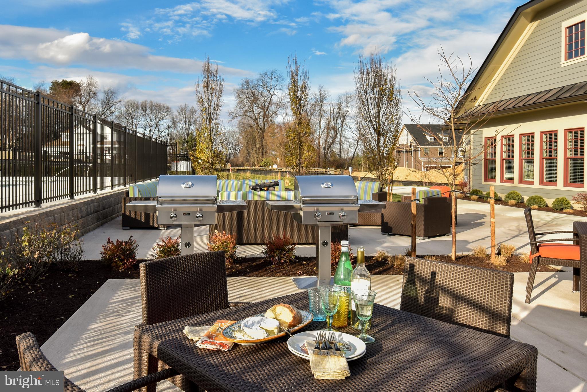 PONDVIEW - Residential