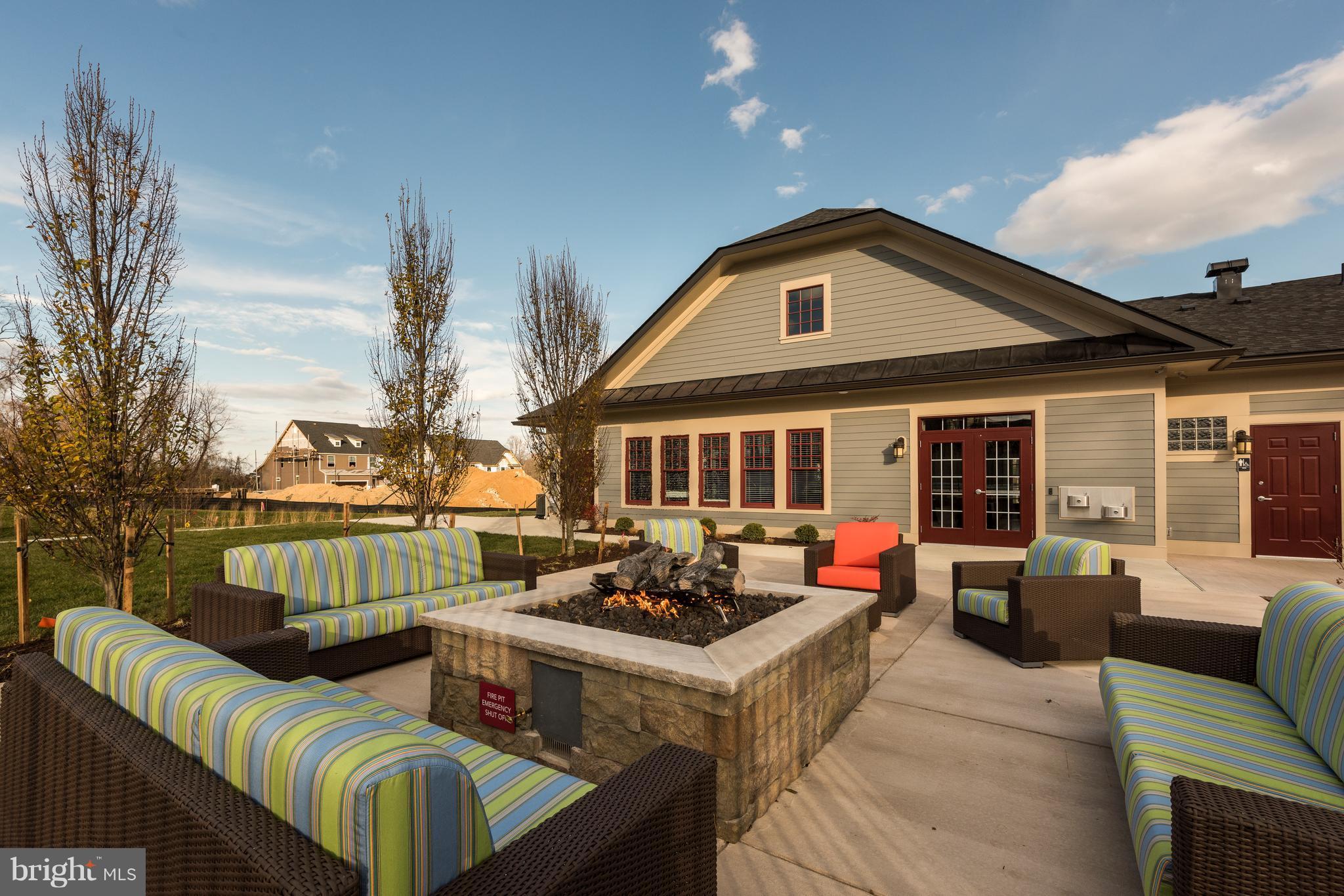 PONDVIEW - Residential