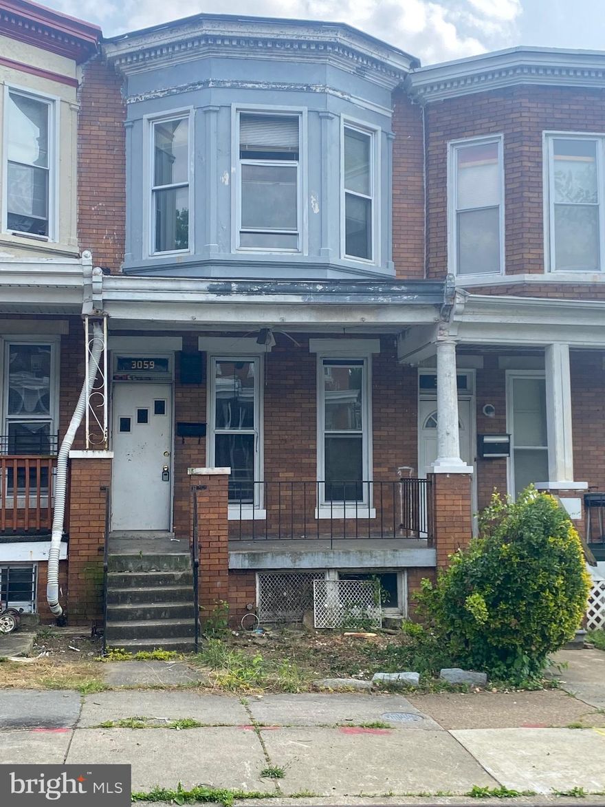 Excellent investment opportunity on great block. This one wont last. Bring all offers!!