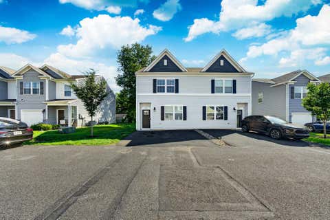 Townhouse For Sale - 909 Still Waters Ln<br/> Montgomery County, PENNSBURG, PA 18073
