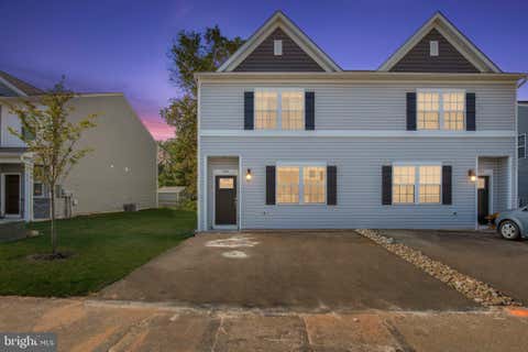 Townhouse For Sale - 909 Still Waters Ln<br/> Montgomery County, PENNSBURG, PA 18073