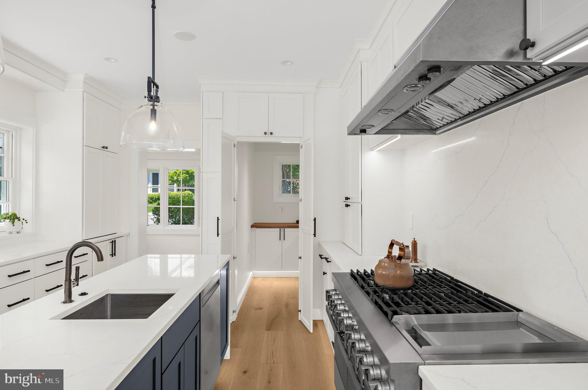 MURRAY HILL - Residential