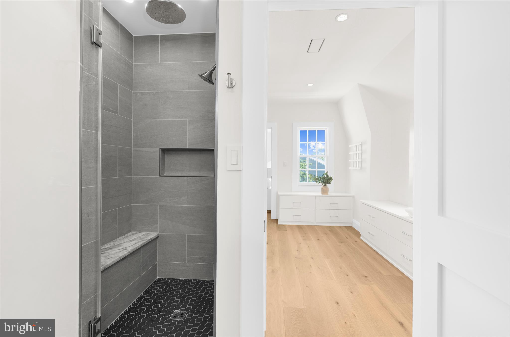 MURRAY HILL - Residential