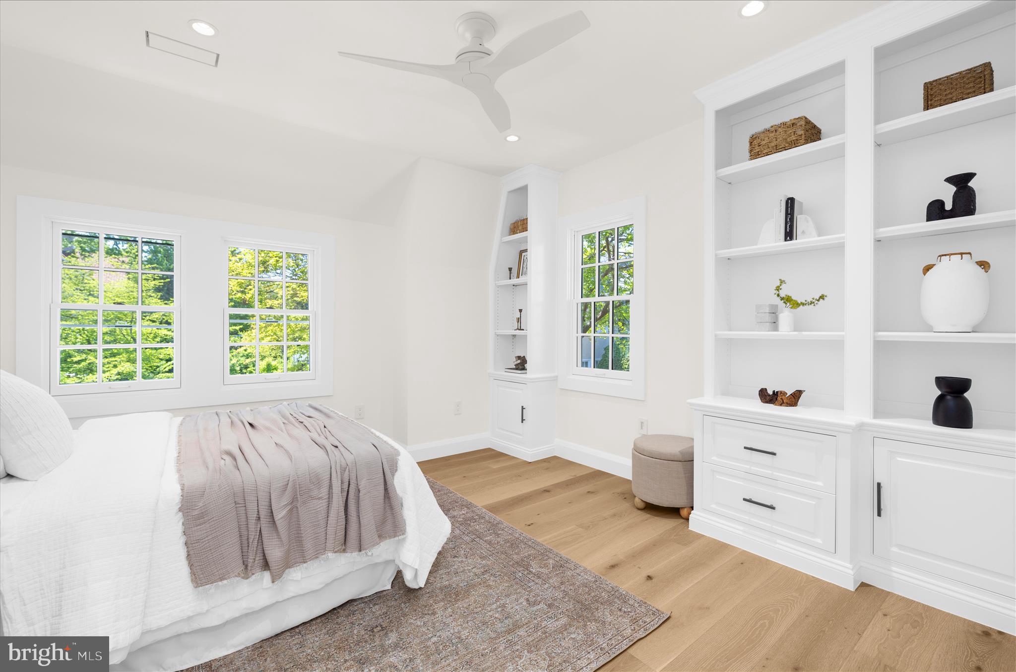 MURRAY HILL - Residential