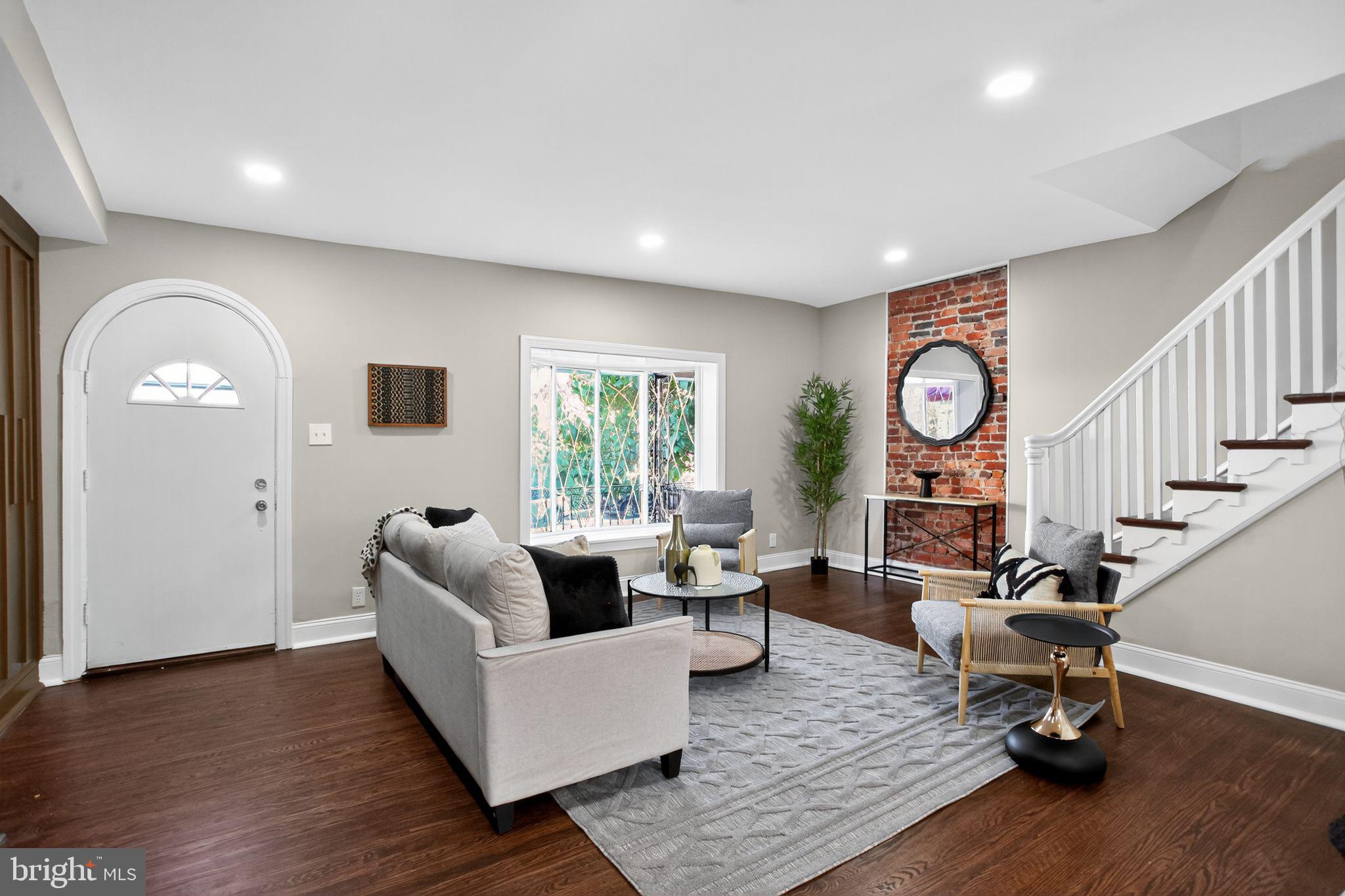 116 W SEDGWICK STREET