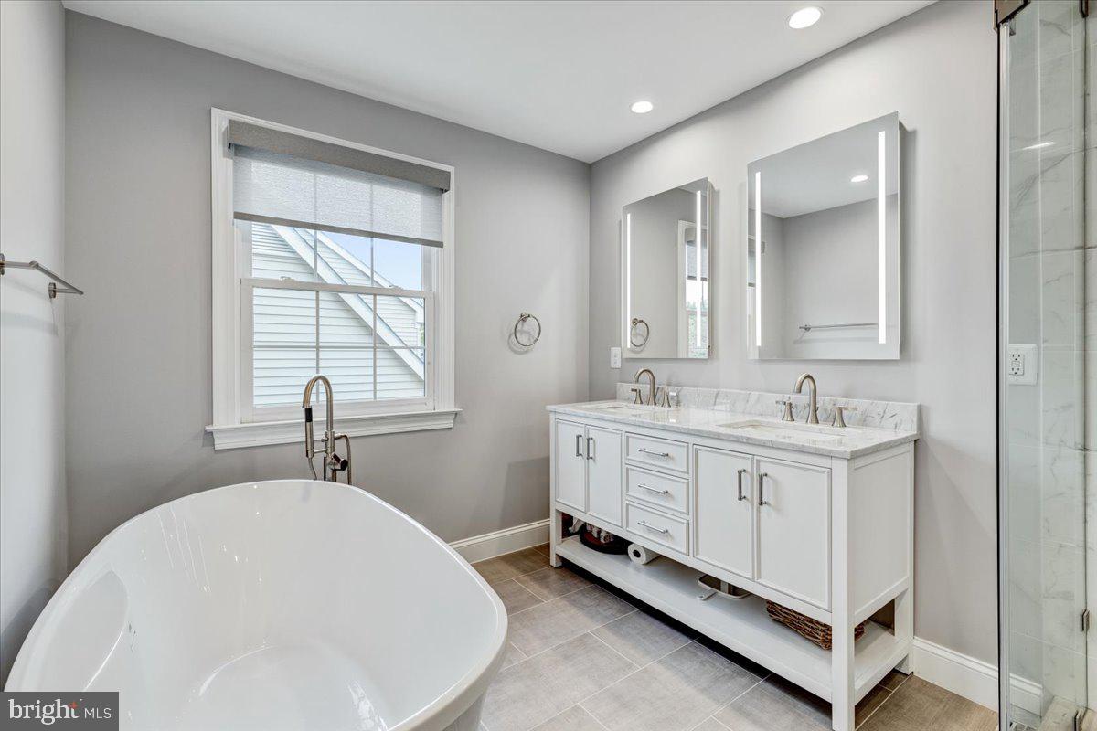 RIVER CREEK - Residential