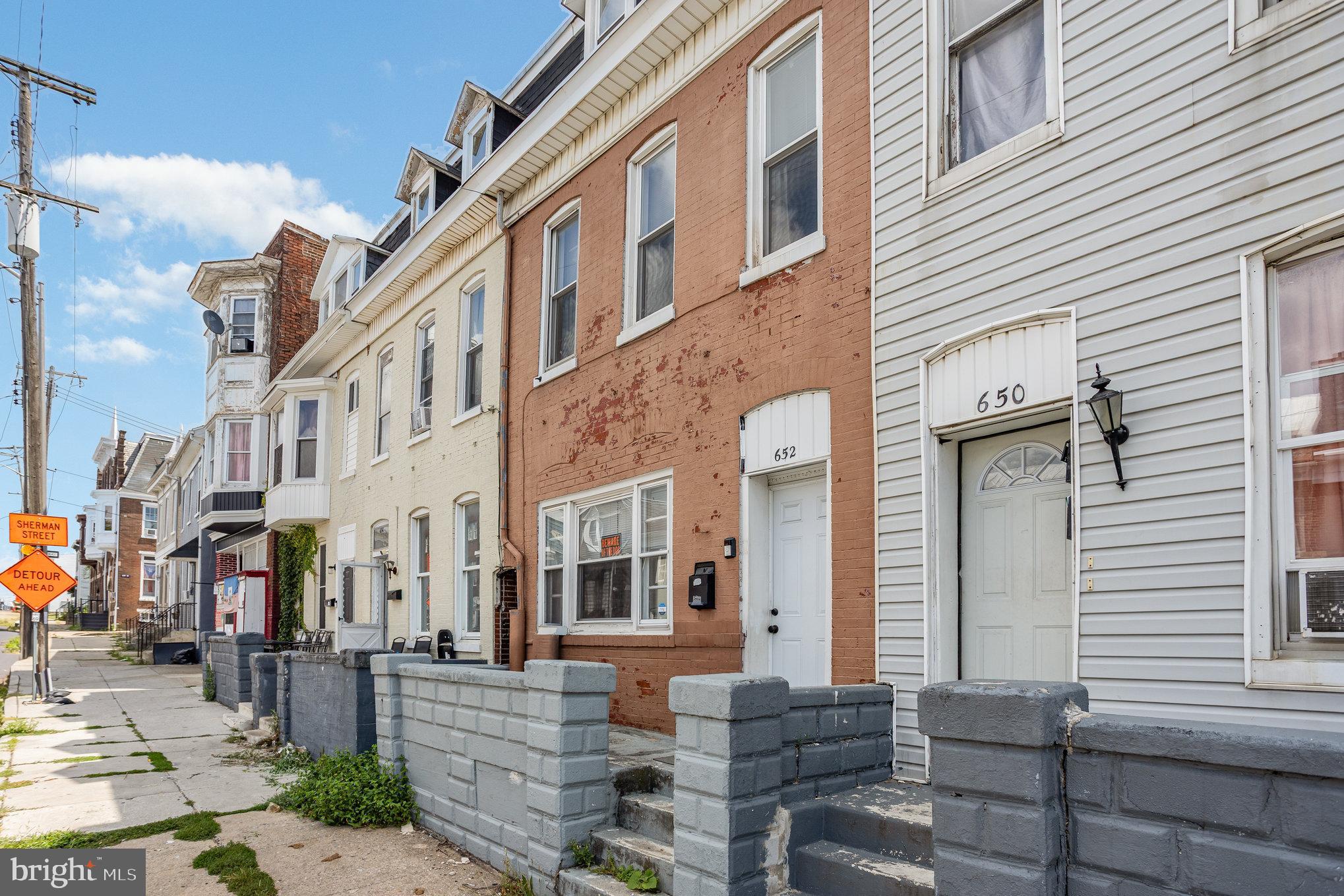 652 E MARKET STREET