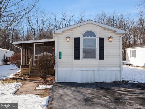 24 HATHAWAY DRIVE CARLISLE PA 17015