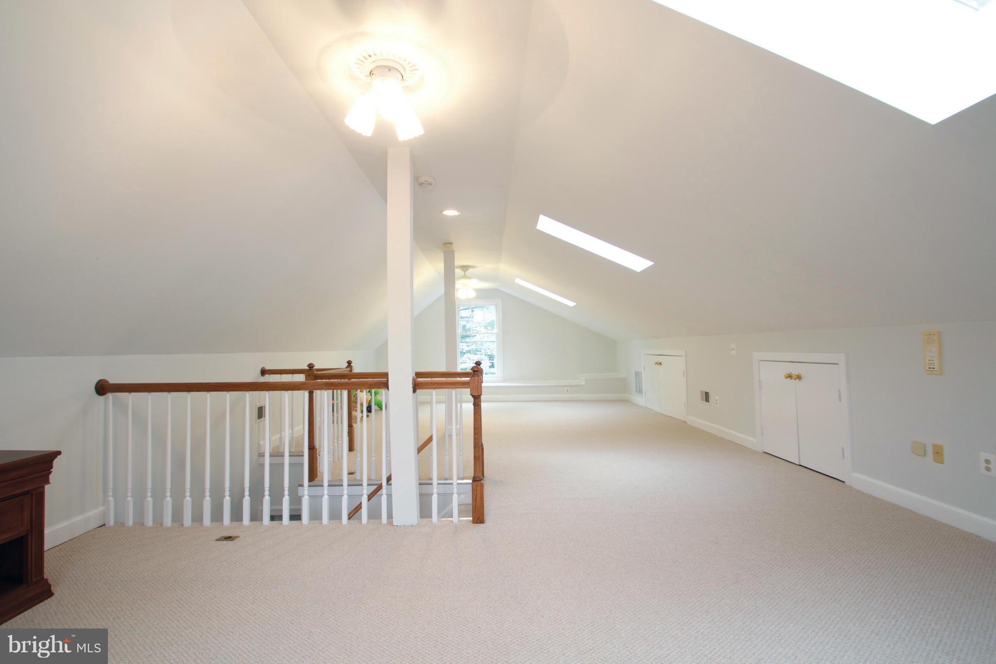 OAKWOOD KNOLLS - Residential