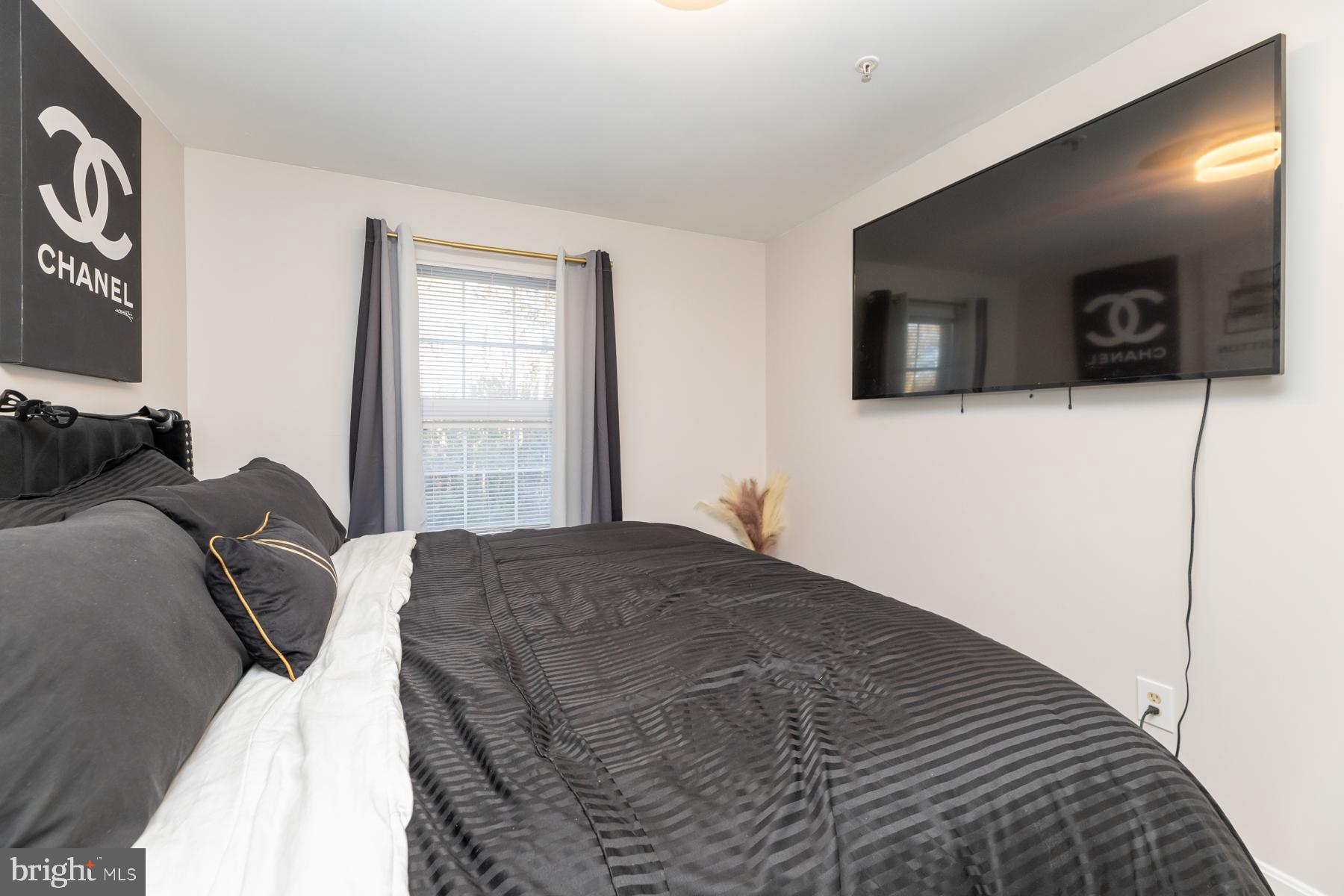 APPLEGATE CONDO - Residential Lease