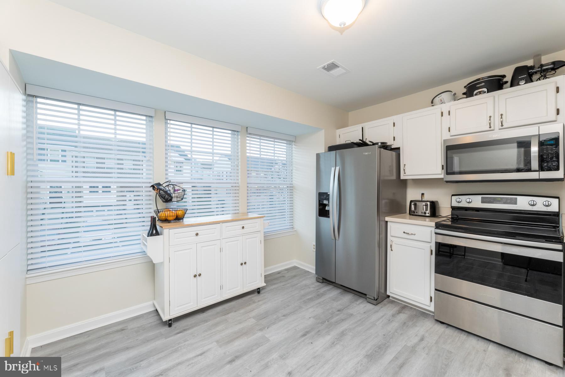 APPLEGATE CONDO - Residential Lease