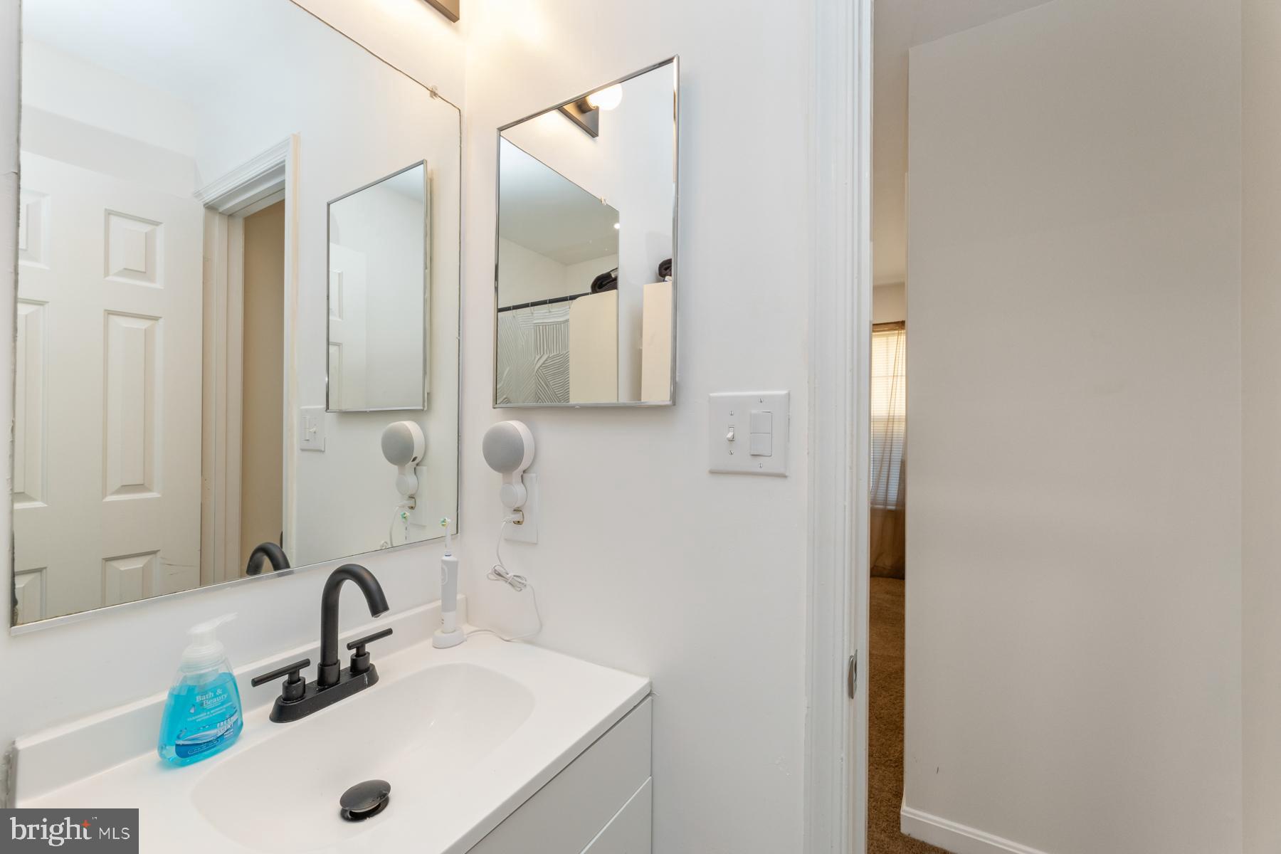 APPLEGATE CONDO - Residential Lease