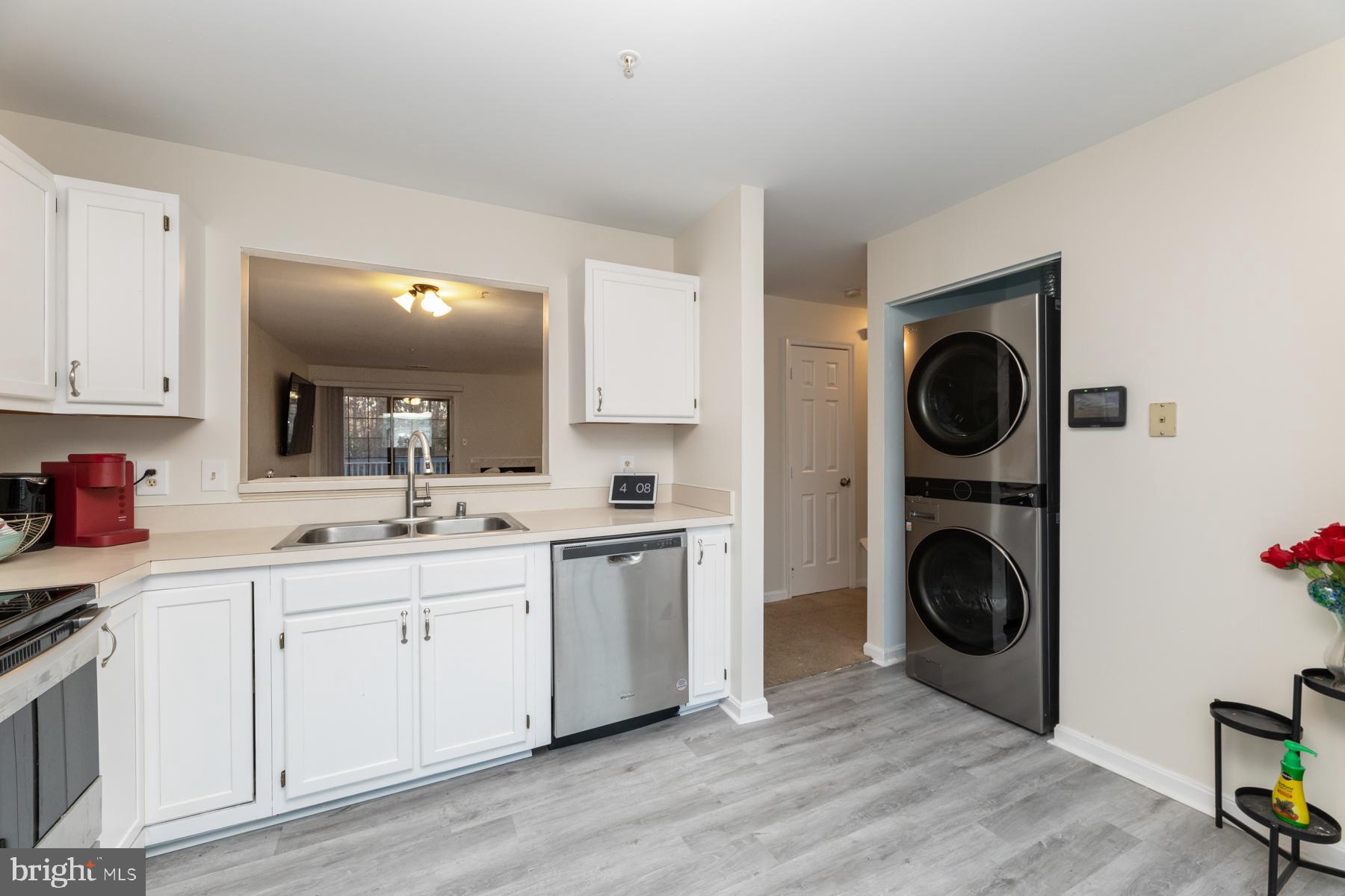 APPLEGATE CONDO - Residential Lease