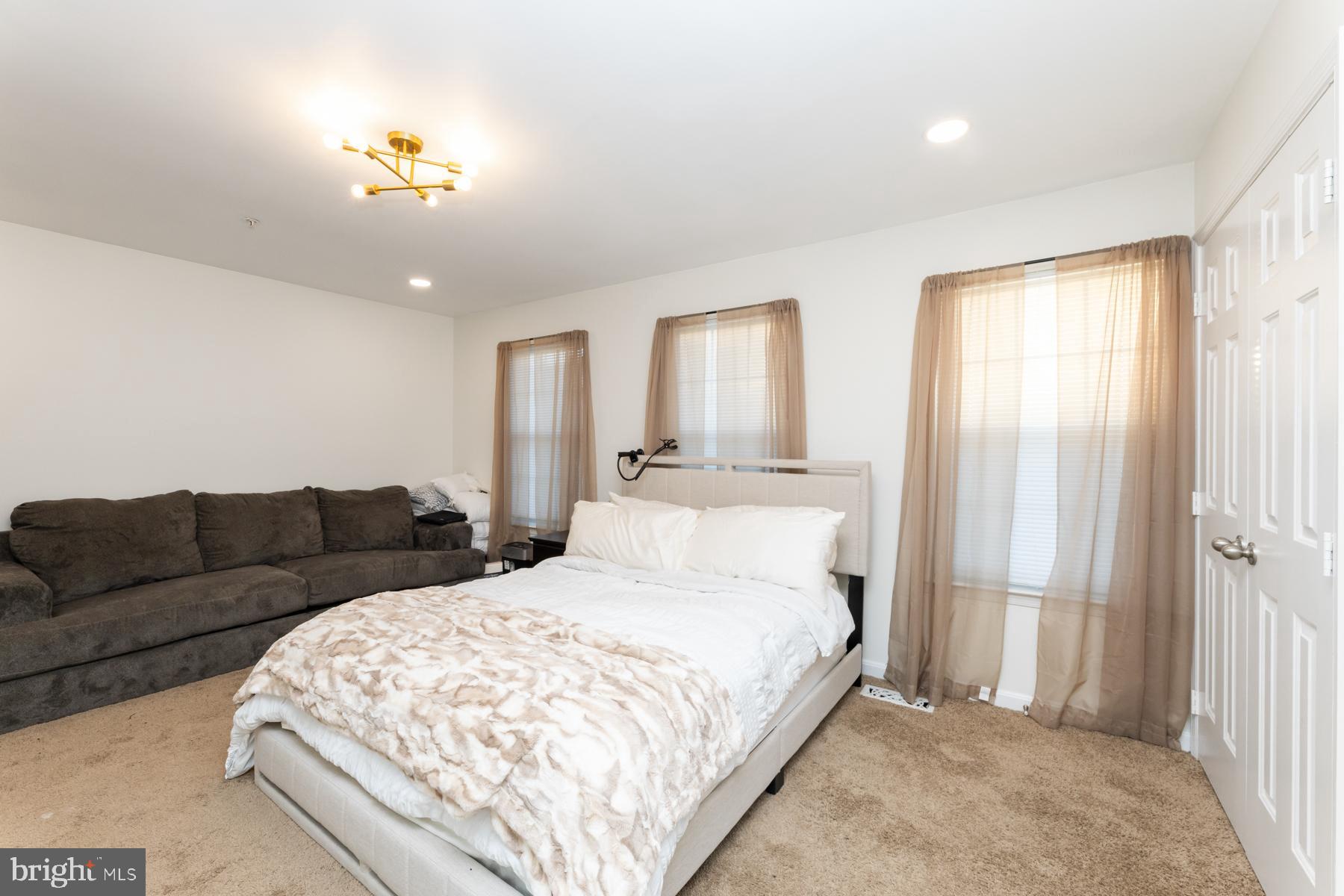 APPLEGATE CONDO - Residential Lease