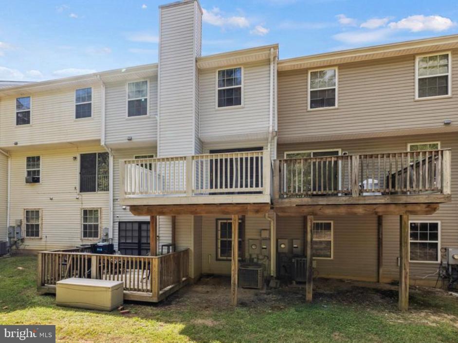 APPLEGATE CONDO - Residential Lease