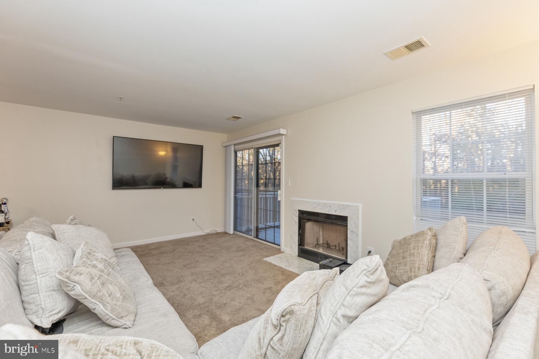 APPLEGATE CONDO - Residential Lease