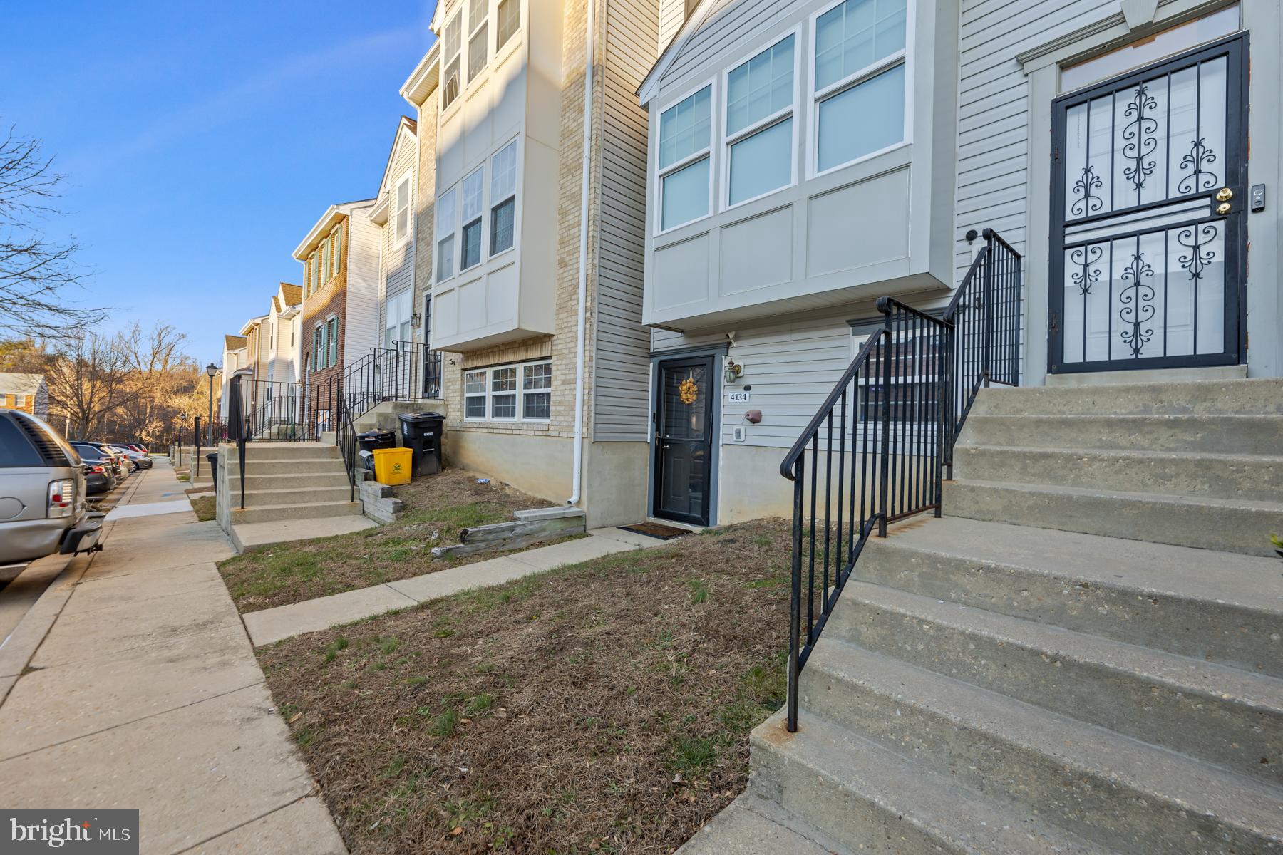 APPLEGATE CONDO - Residential Lease