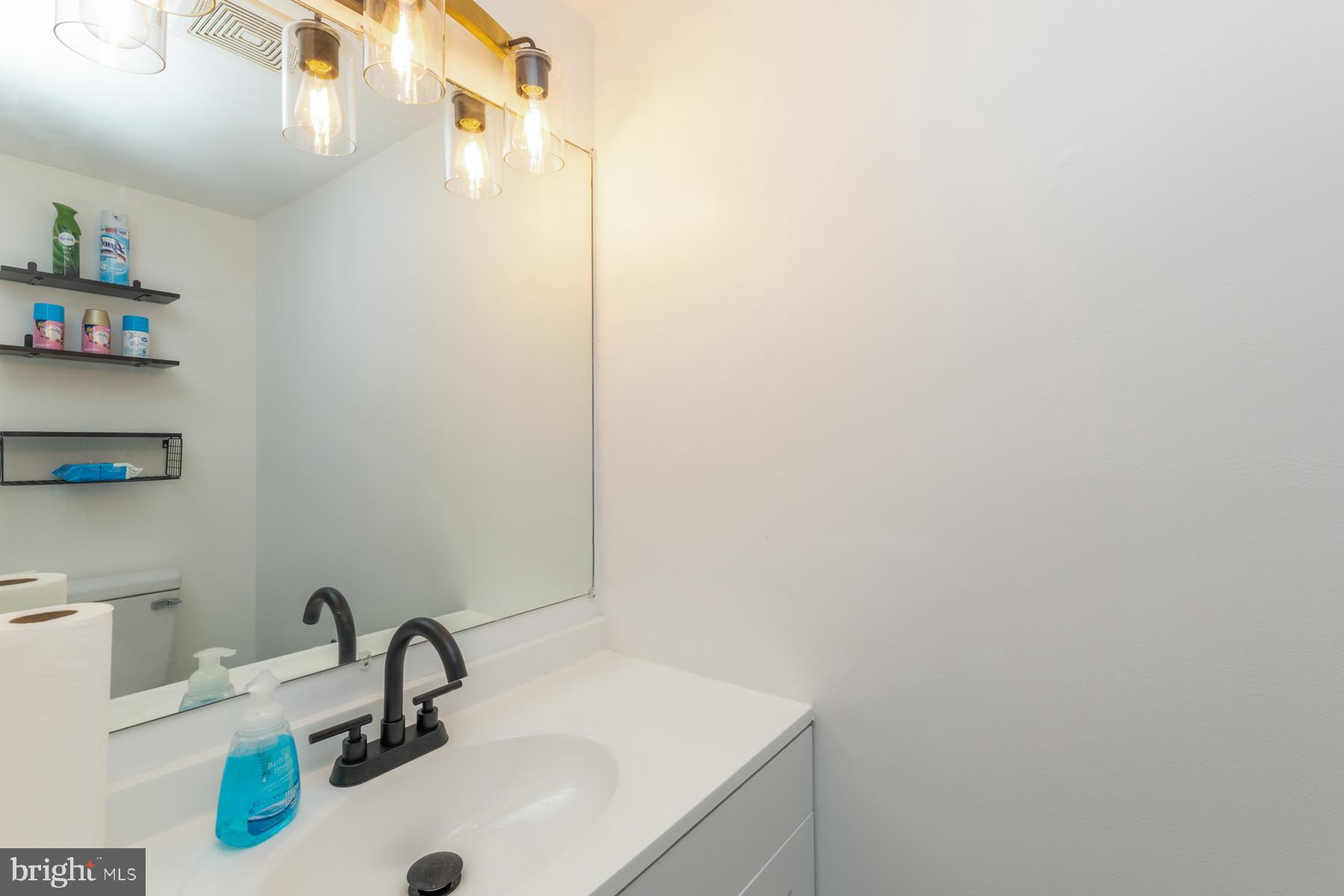 APPLEGATE CONDO - Residential Lease