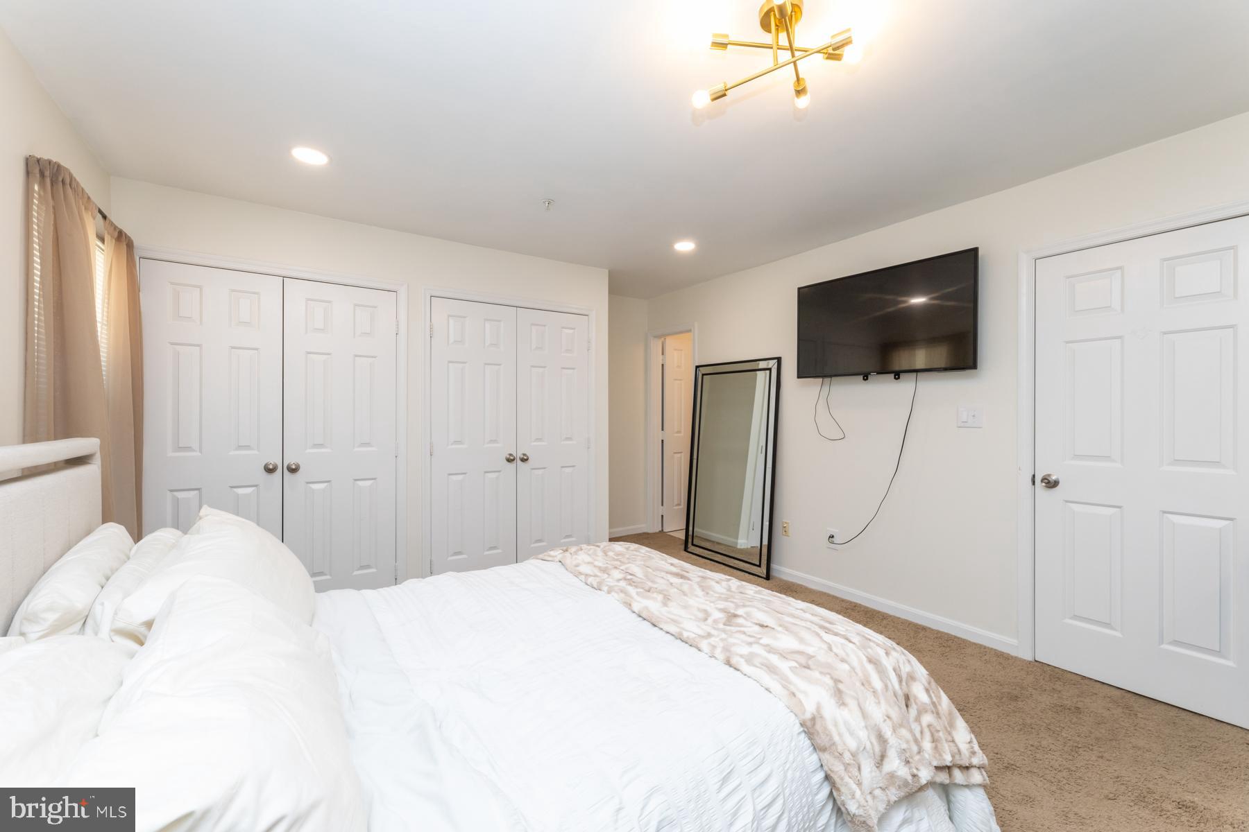 APPLEGATE CONDO - Residential Lease