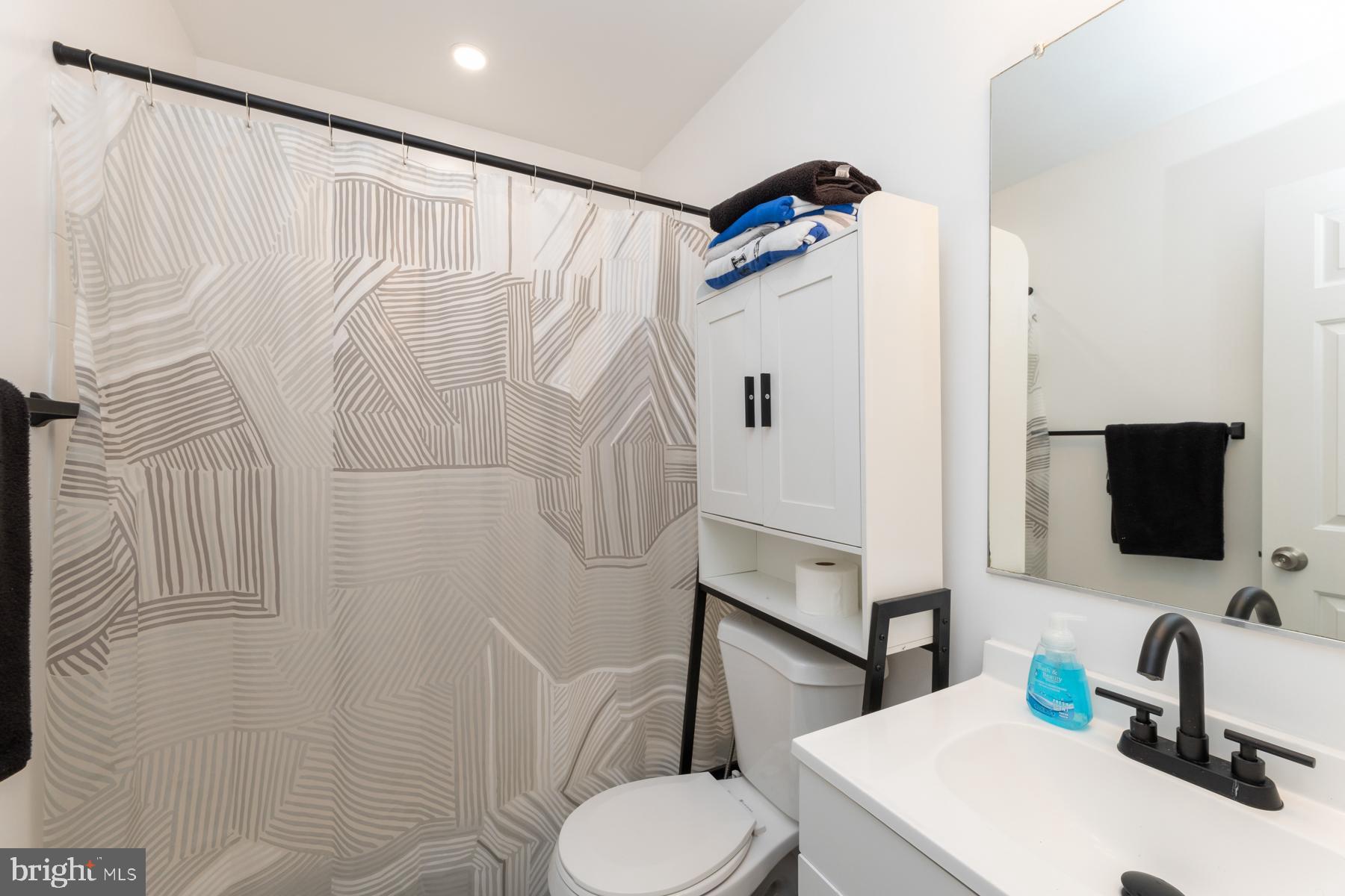 APPLEGATE CONDO - Residential Lease