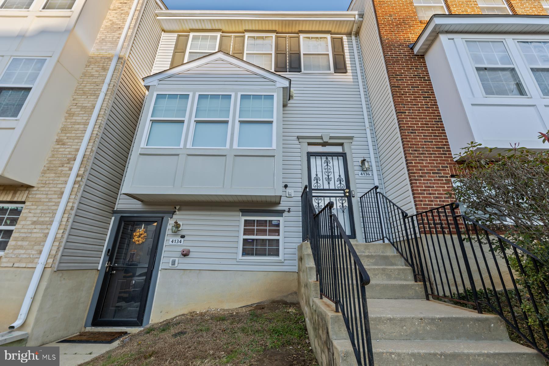 APPLEGATE CONDO - Residential Lease