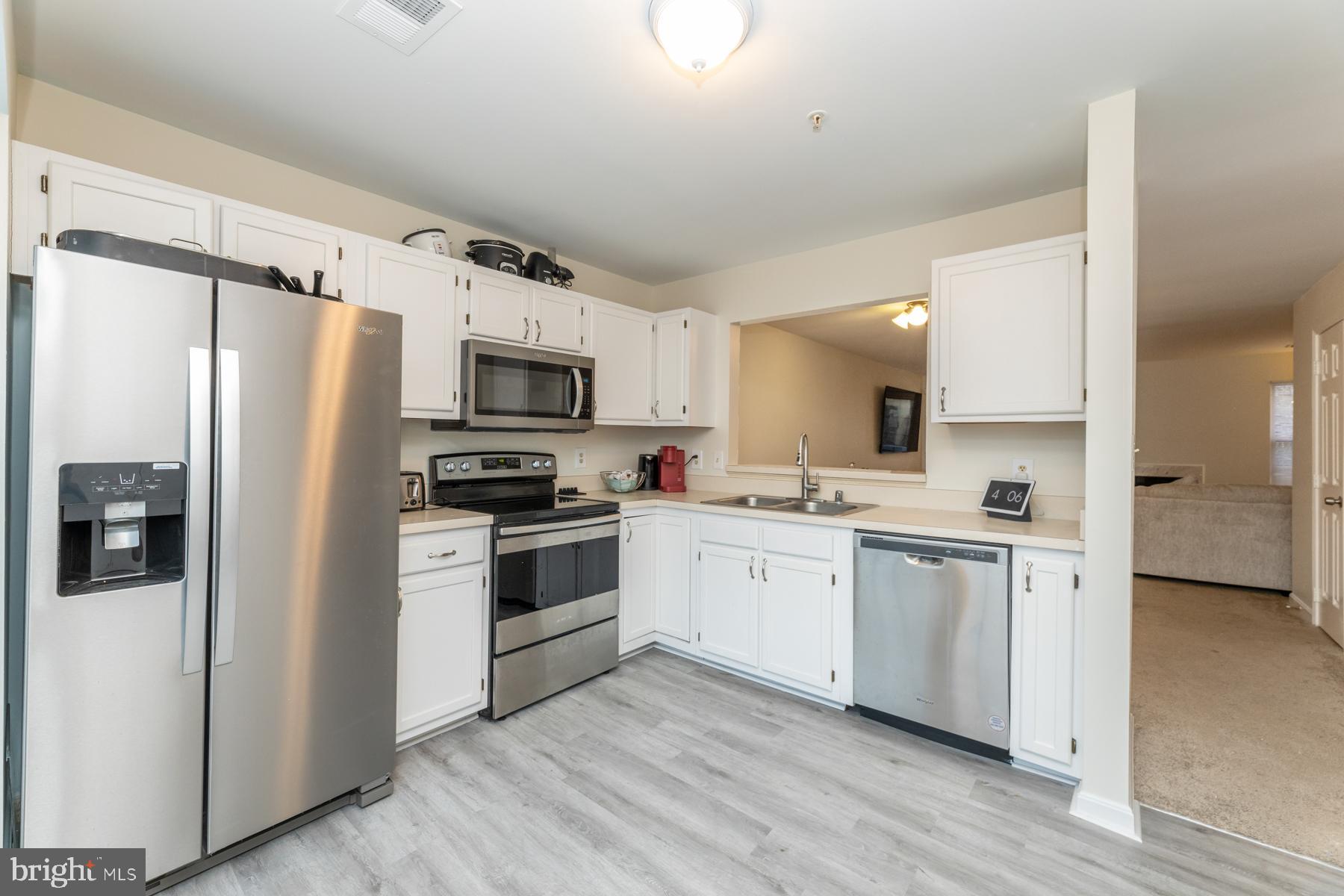 APPLEGATE CONDO - Residential Lease