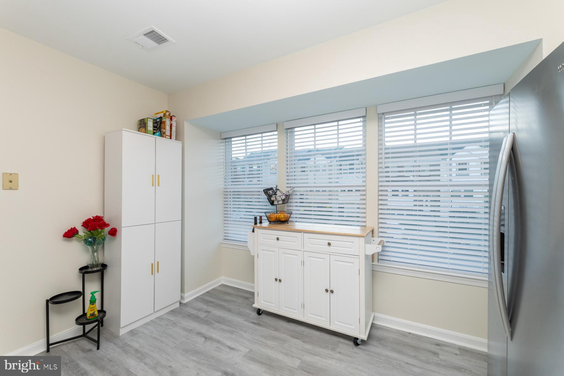 APPLEGATE CONDO - Residential Lease