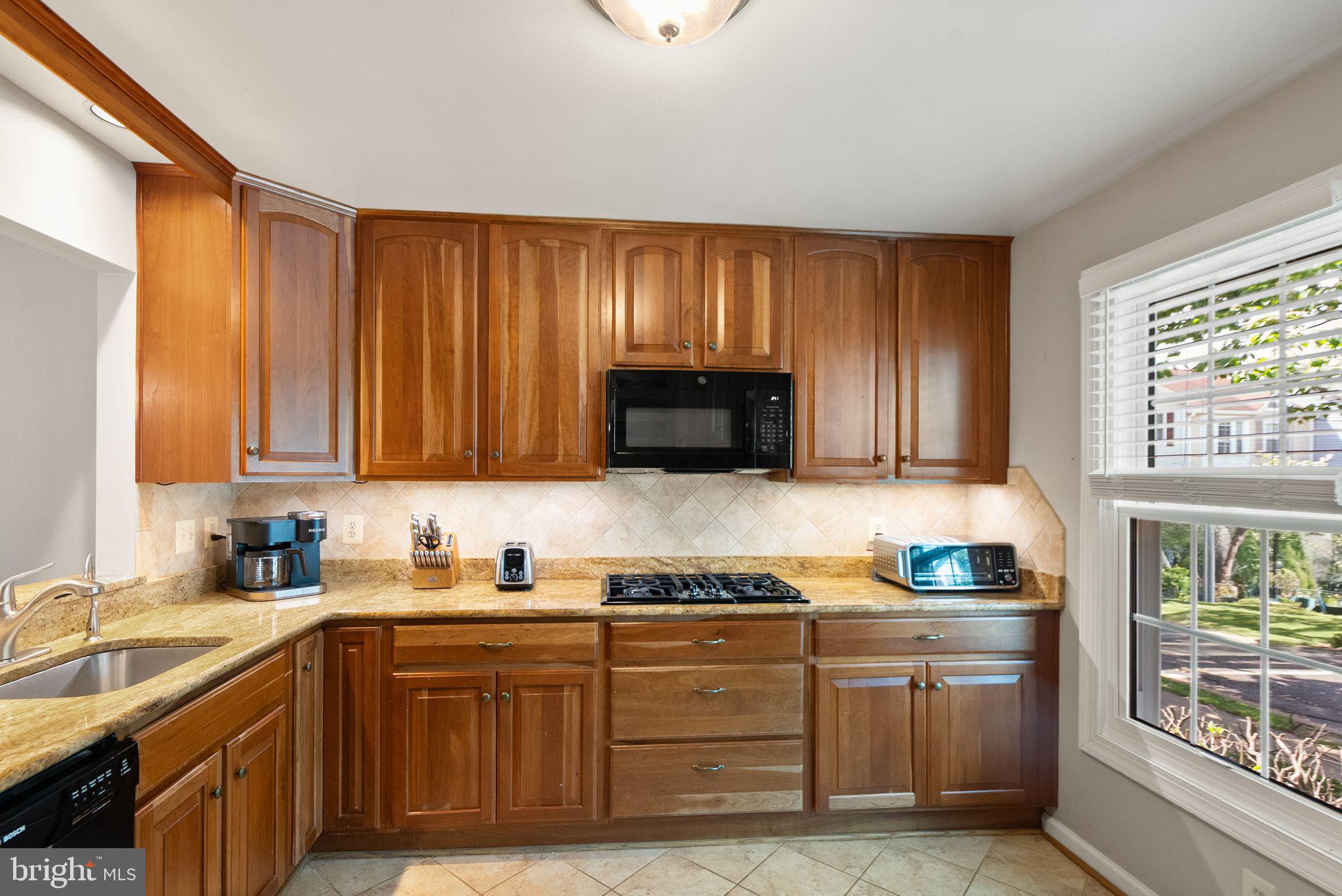 711 ACORN COURT