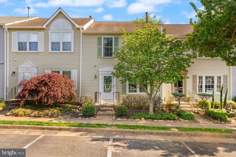 Photo of 711 Acorn Court, WARRENTON, VA 20186 (MLS # VAFQ2021474)