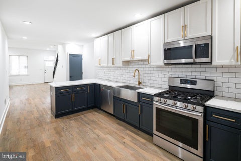 Townhouse For Sale - 2532 W Montgomery Avenue<br/> PHILADELPHIA, PA 19121