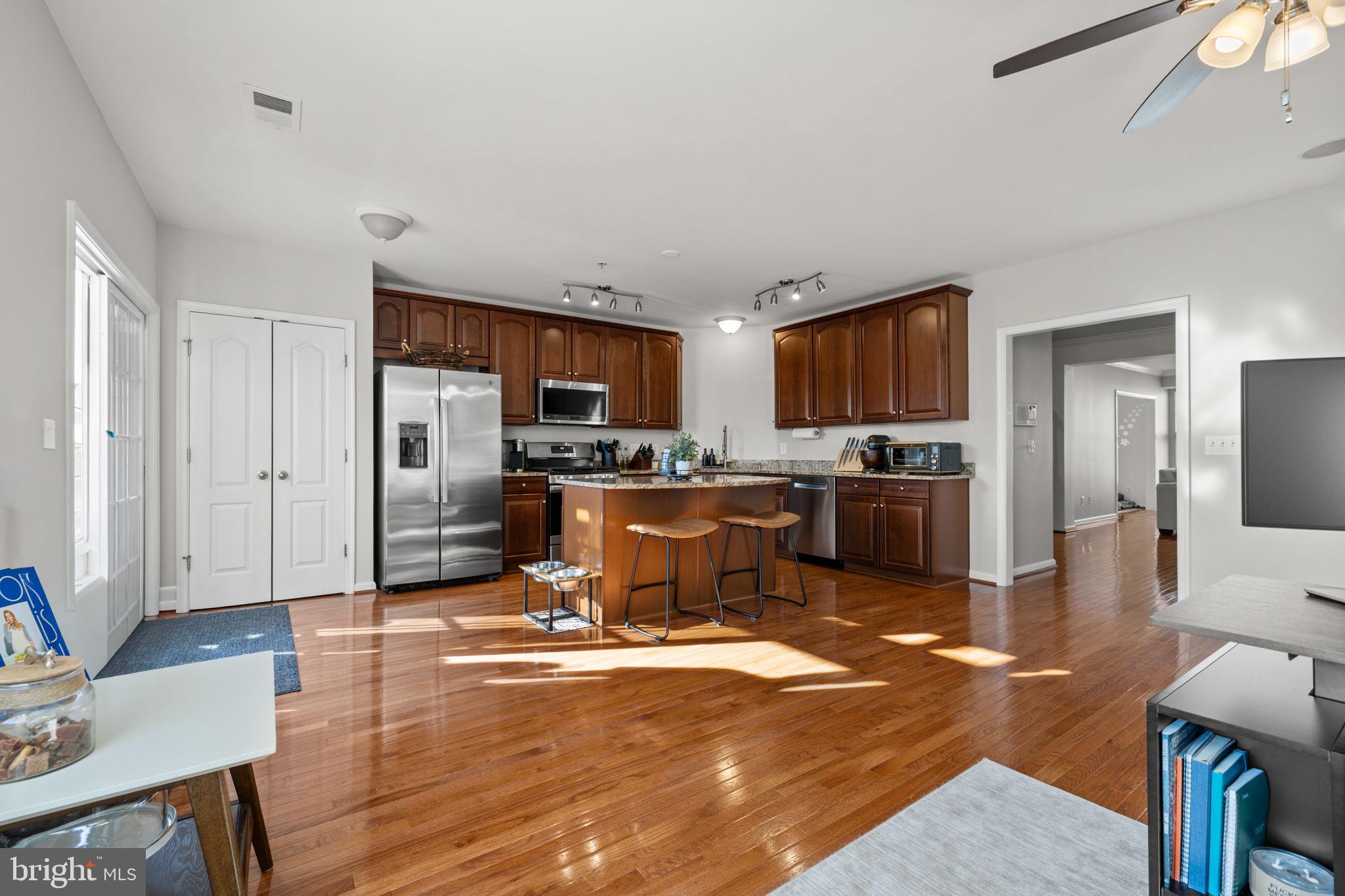 MARKET CENTER CONDOMINIUM - Residential