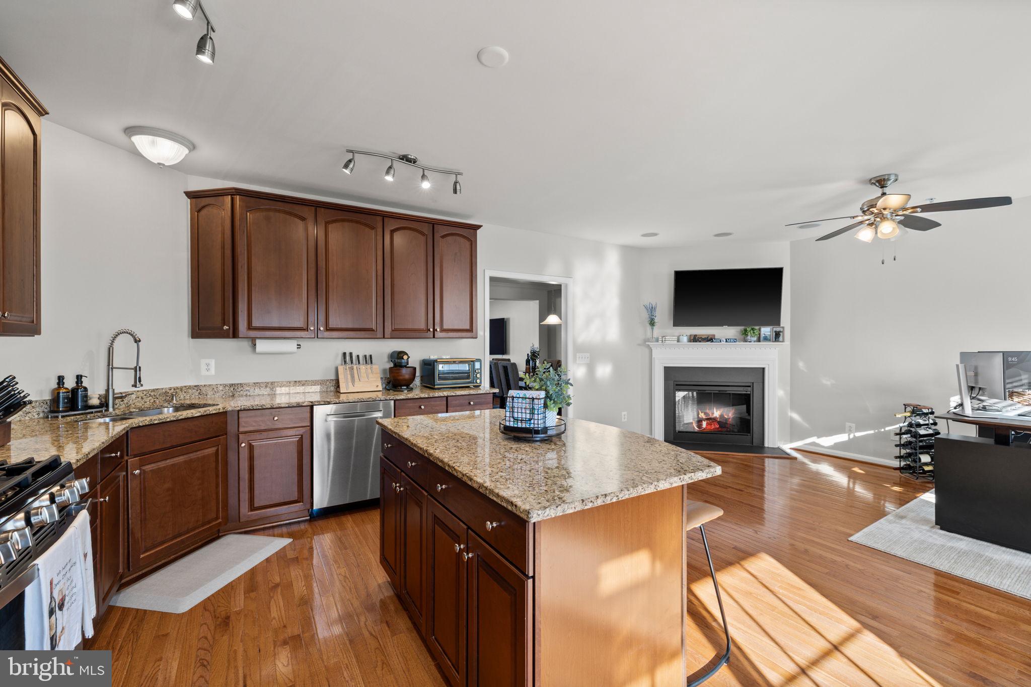 MARKET CENTER CONDOMINIUM - Residential