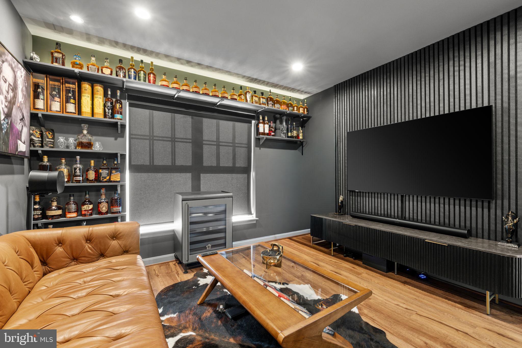 MARKET CENTER CONDOMINIUM - Residential