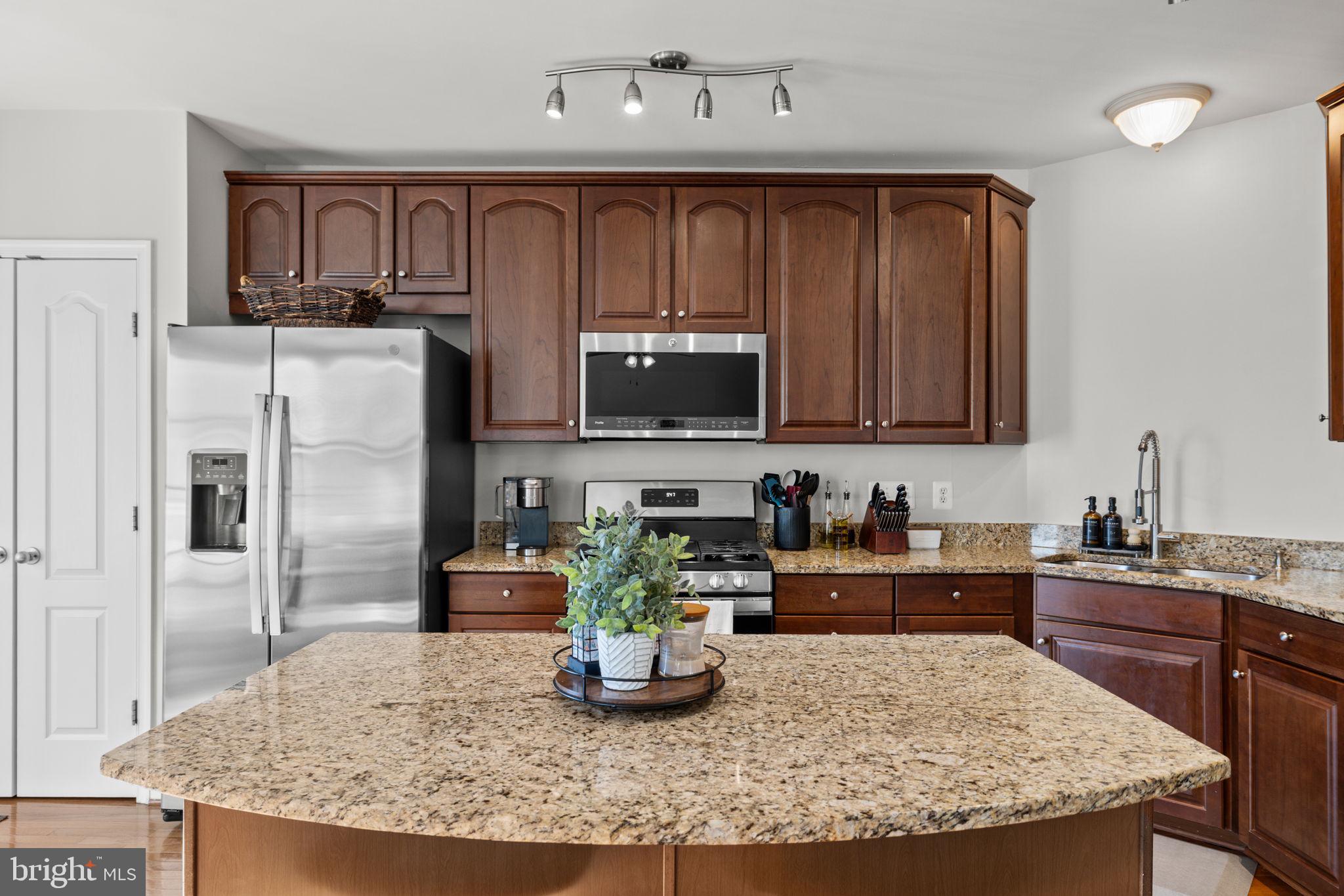 MARKET CENTER CONDOMINIUM - Residential