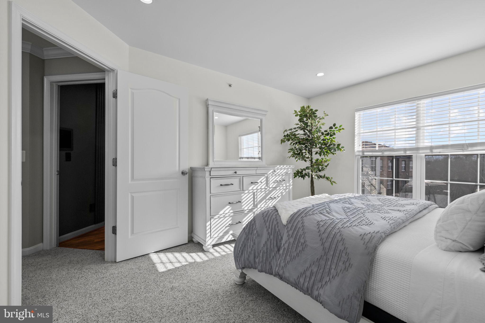 MARKET CENTER CONDOMINIUM - Residential