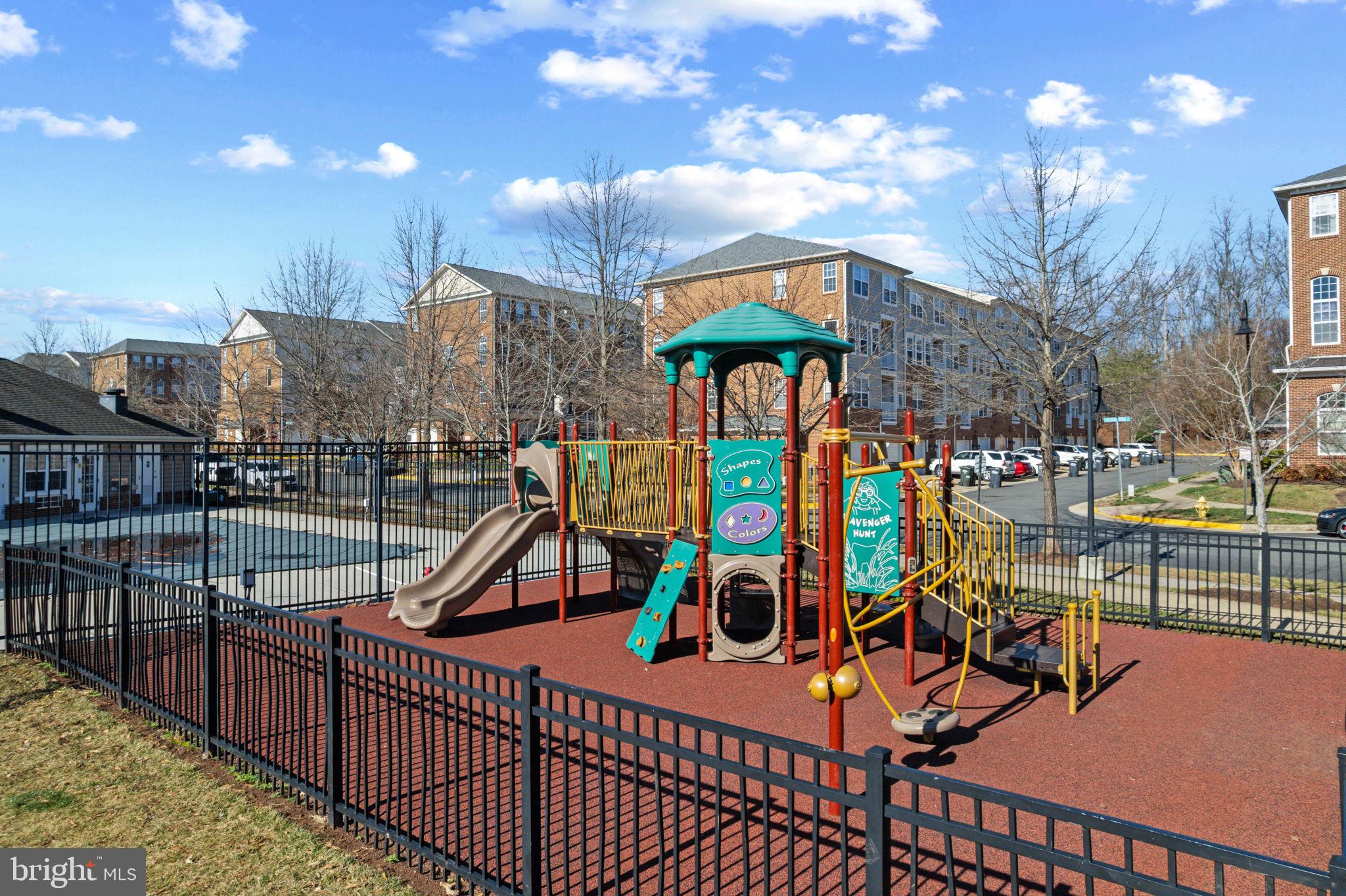 MARKET CENTER CONDOMINIUM - Residential