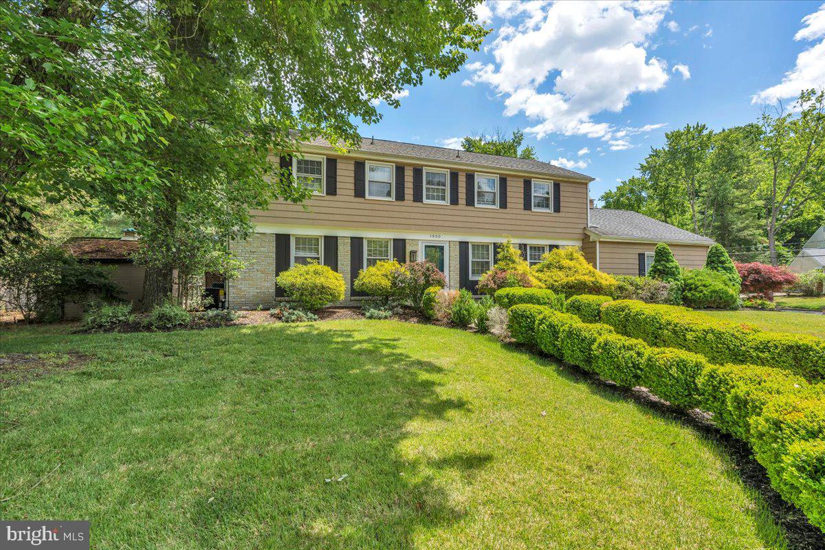 1900 CARDINAL LAKE DRIVE