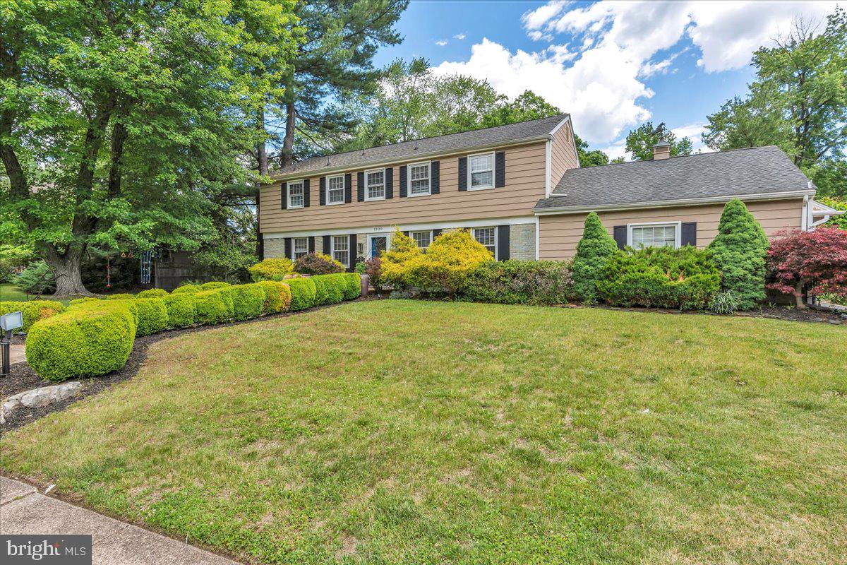 1900 CARDINAL LAKE DRIVE