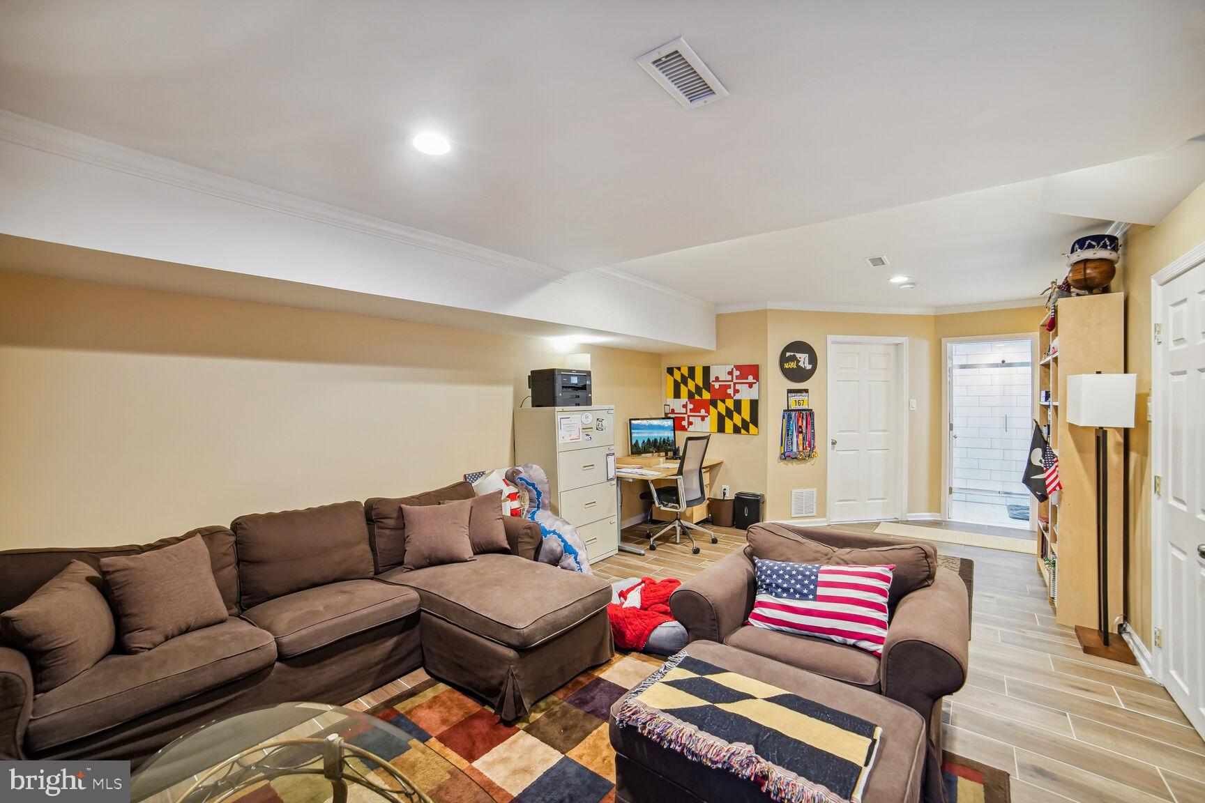 SILVER SPRING CNTRY CLUB - Residential Lease