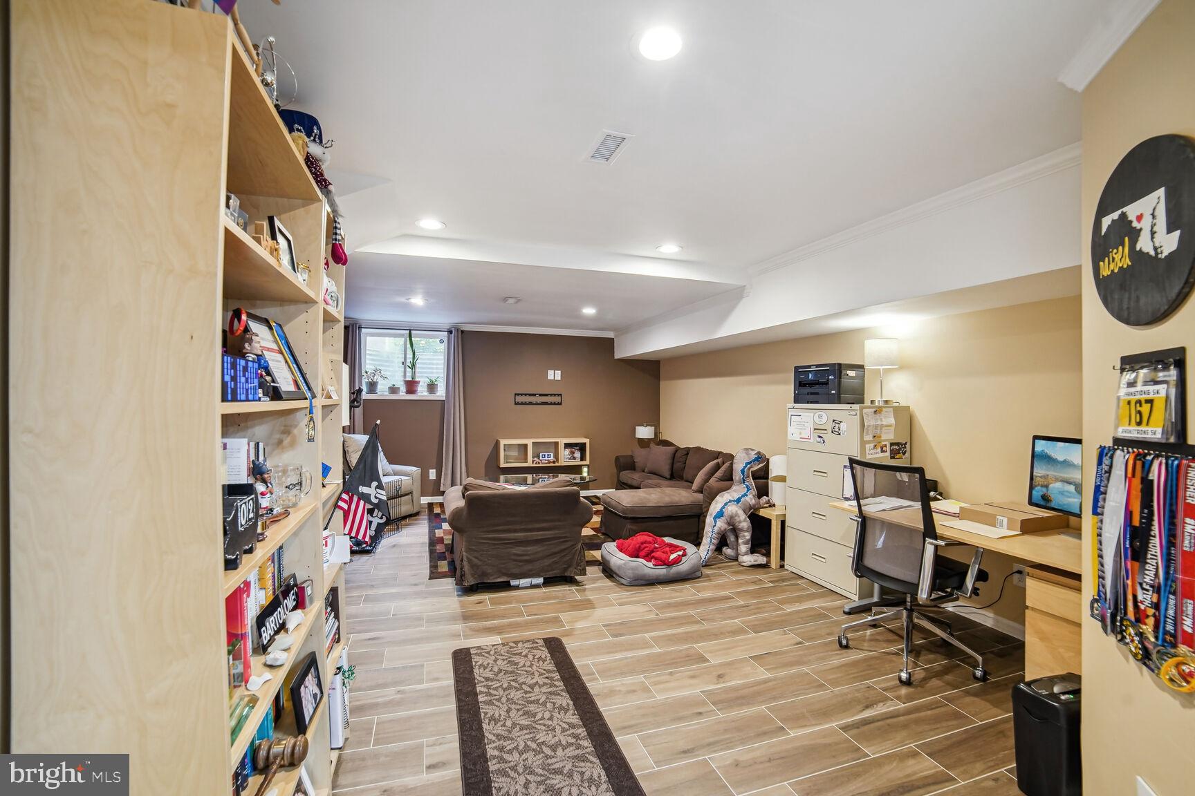 SILVER SPRING CNTRY CLUB - Residential Lease